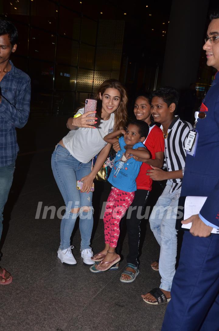 Sara Ali Khan snapped at Airport!