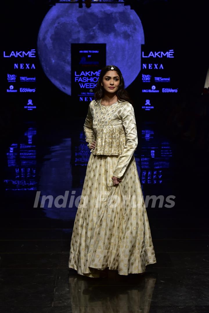 Celebrities at Lakme Fashion Week 2019, Day 2!