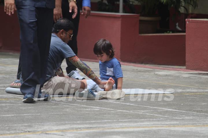 Taimur Ali Khan spotted practicing yoga!