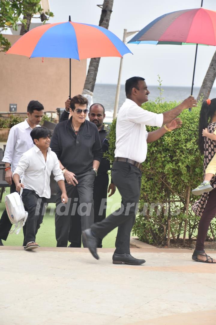 Jeetendra snapped at Sun n Sand, Juhu!