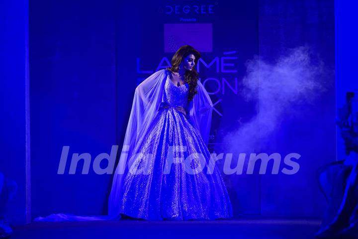 Urvashi Rautela walks the ramp at Lakme Fashion Week 2019! 