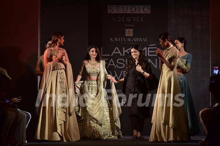 Soha Ali Khan walks the ramp at Lakme Fashion Week 2019! 