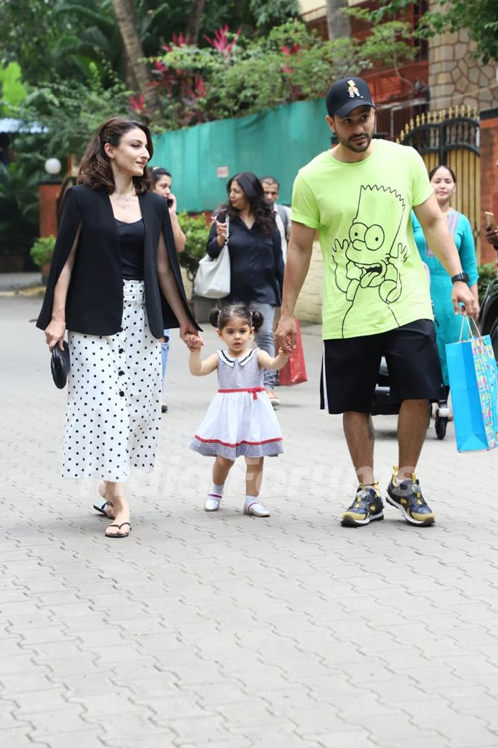 B-townies in attendance to Misha Kapoor's birthday bash! 