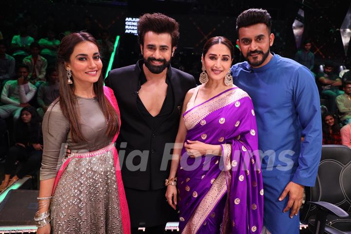 Surbhi Jyoti, Pearl Puri, Madhuri Dixit and Shashank Khaitan on the set of Dance Deewane