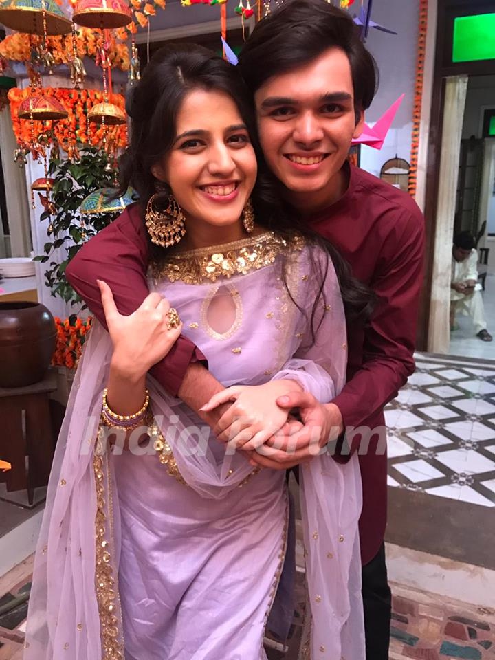 Gunjan (Simran Pareenja) with her brother