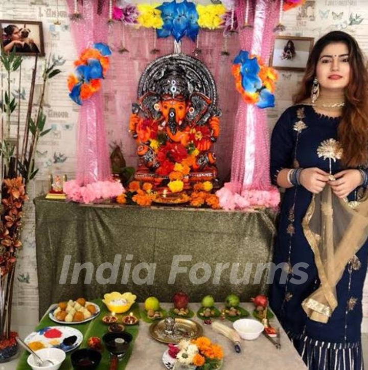 Subuhi Joshi welcomes Ganpati at her house