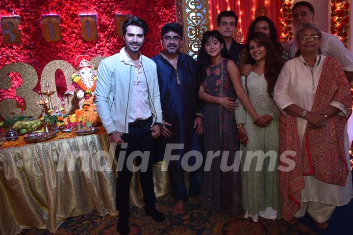  Rajan Shahi, Deepa Shahi, Shivangi Joshi, Mohsin Khan, Sanjeev Seth and the cast of Yeh Rishta Kya Kehlata Hai