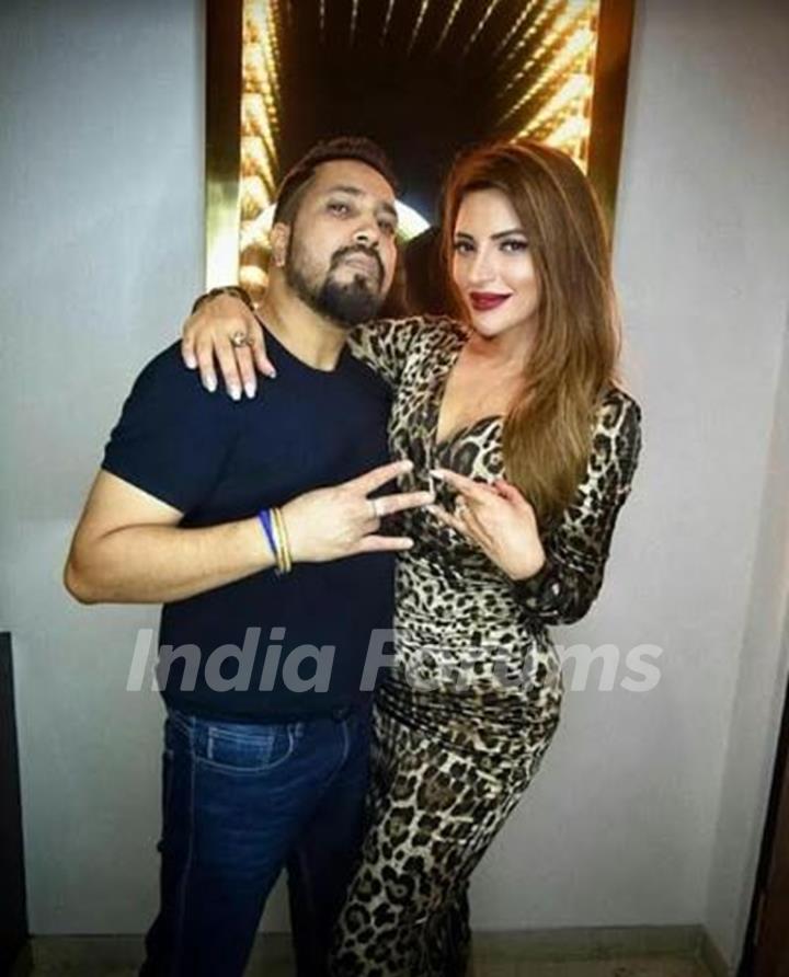  Shama sikander with mika singh