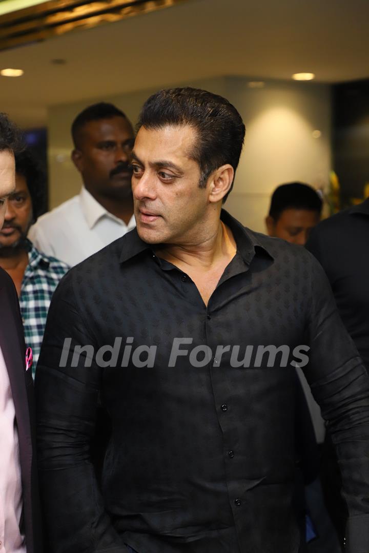 Madhuri Dixit, Salman Khan and Katrina Kaif at IIFA awards press meet!