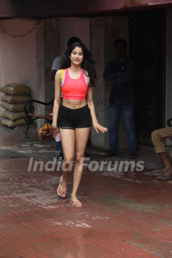 Janhvi Kapoor snapped around the town!