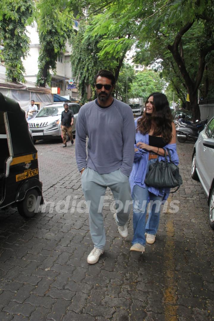 Arjun Rampal and Gabriella Demetriades snapped at Bandra!