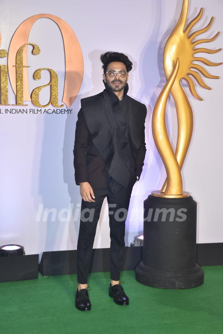 Aparshakti Khurrana walks the Green Carpet!