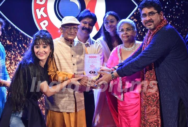 Rajan Shahi and Shivangi Joshi with her family