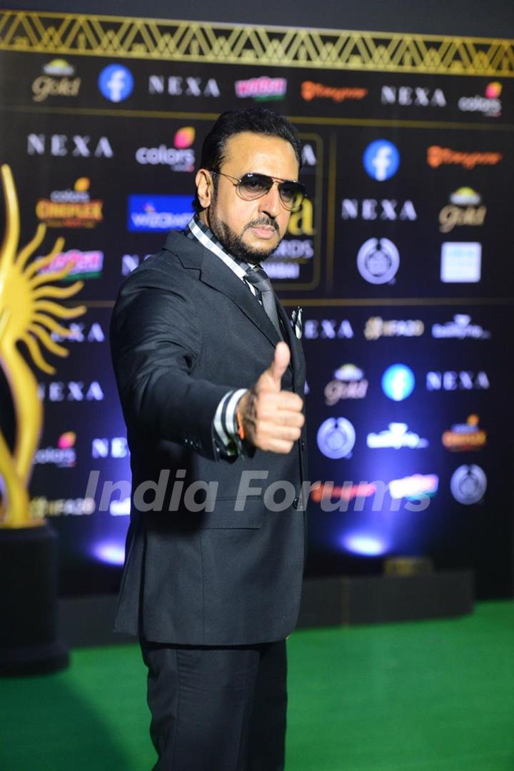 Bollywood celebrities walk the Green Carpet at IIFA awards 2019! 