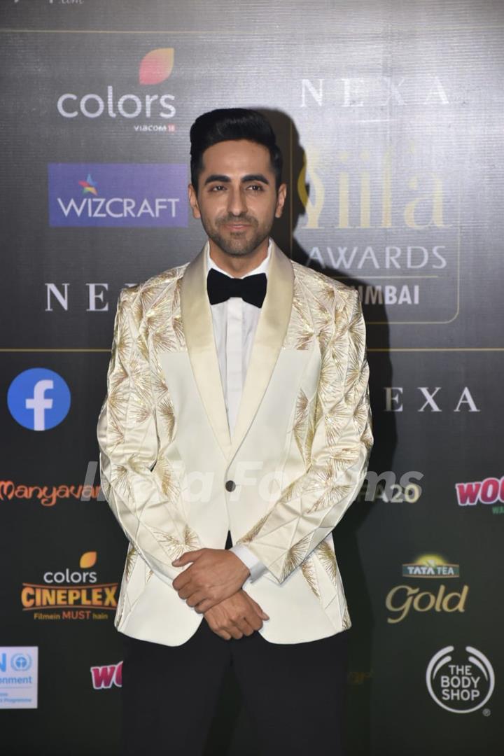 Bollywood celebrities walk the Green Carpet at IIFA awards 2019! 