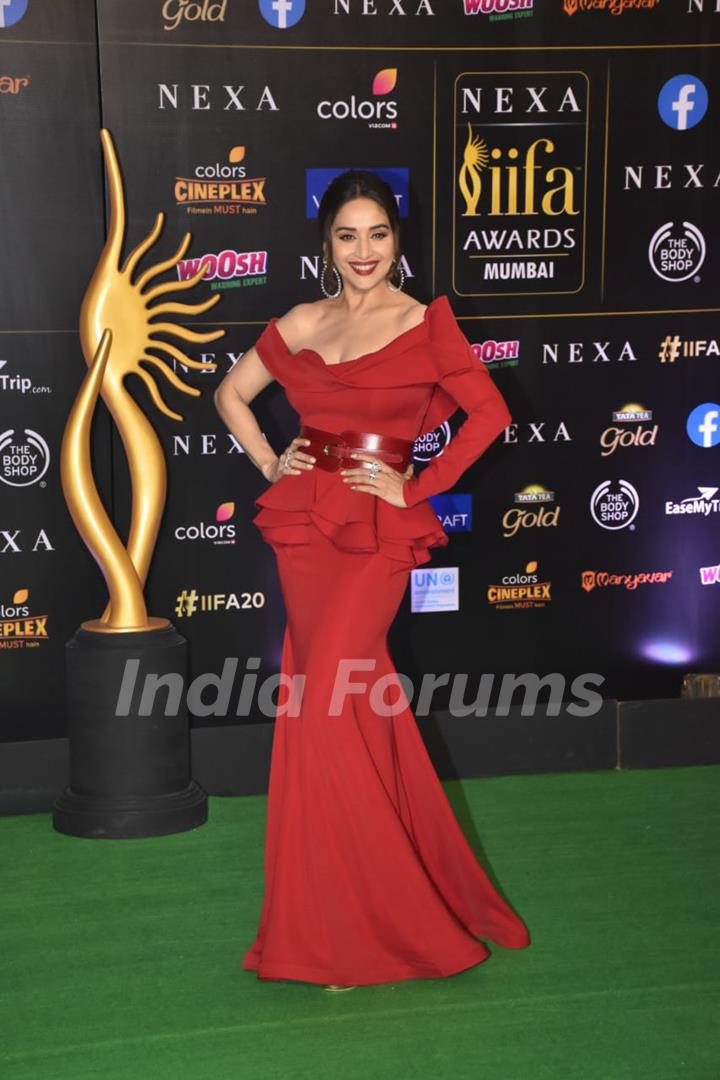 Bollywood celebrities walk the Green Carpet at IIFA awards 2019! 