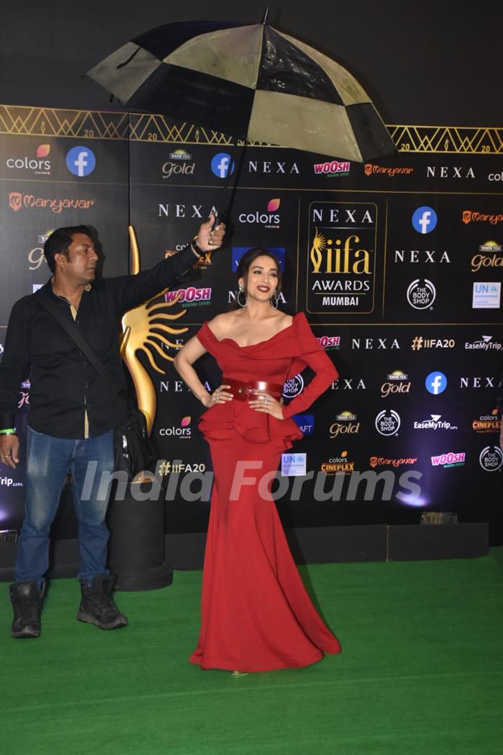 Bollywood celebrities walk the Green Carpet at IIFA awards 2019! 