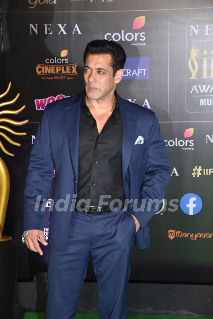 Bollywood celebrities walk the Green Carpet at IIFA awards 2019! 