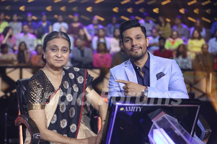 Amla Ruia with Randeep Hooda on KBC 11