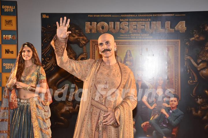 Akshay Kumar and Kriti Sanon at Housefull 4’s trailer launch