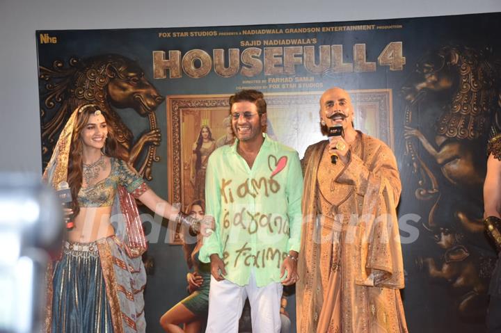 Akshay Kumar, Chunky Panday and Kriti Sanon at Housefull 4’s trailer launch