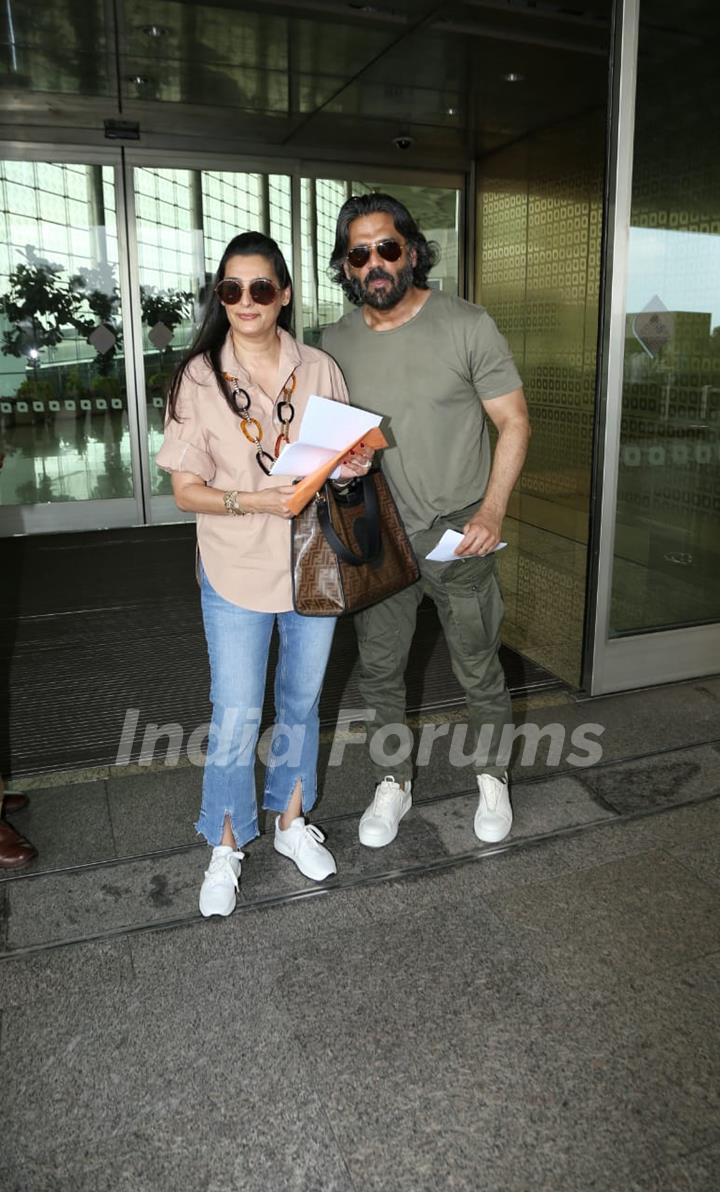 Suniel Shetty snapped at Mumbai Airport!