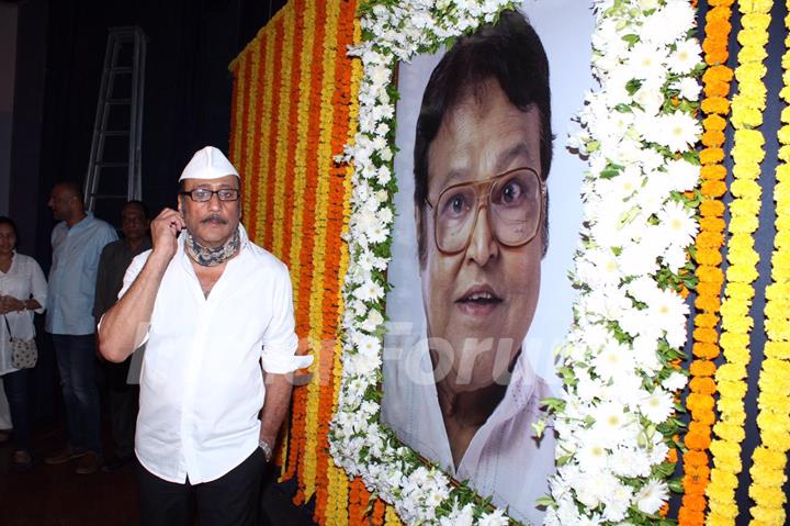 Bollywood celebrities pay last respects at Viju Khote's Prayer meet!