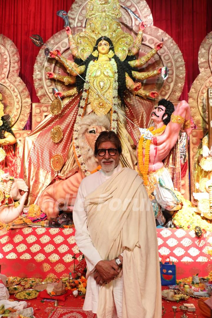 Bollywood celebrities at Durga Pooja!