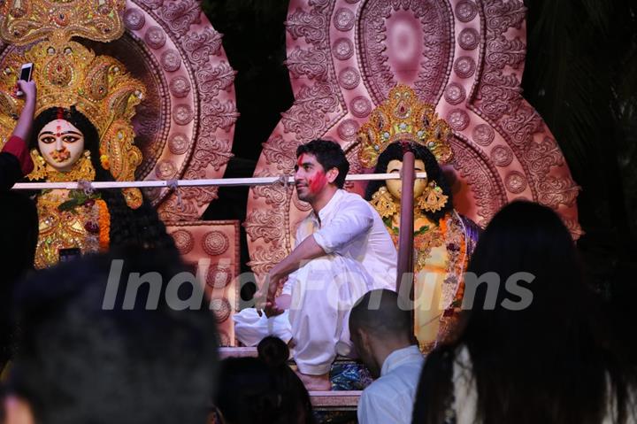 Bollywood celebrities attend the Durga Pooja! 