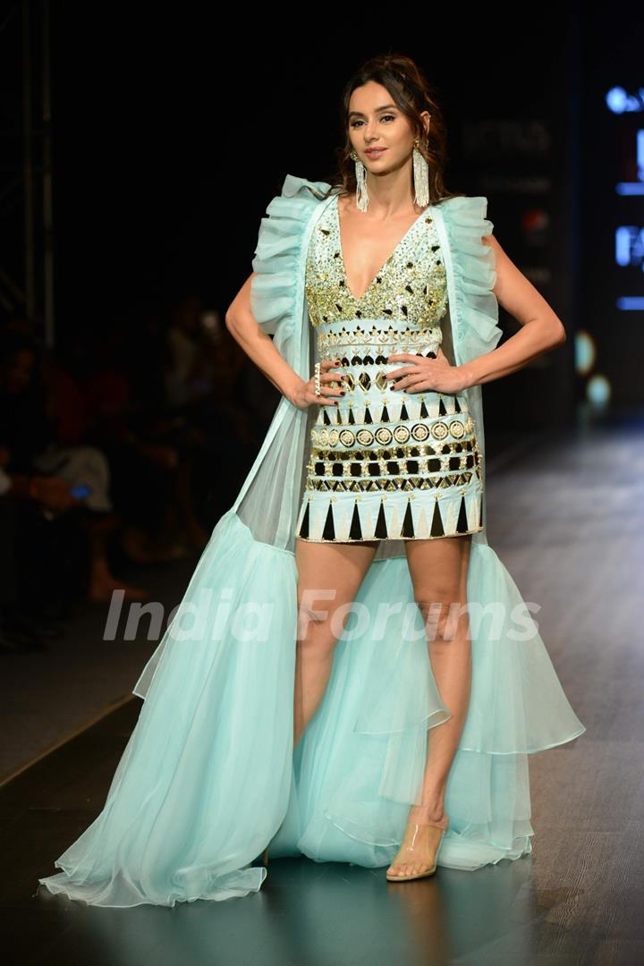 Bollywood Celebrities walk the ramp at Lotus Makeup India Fashion Week!