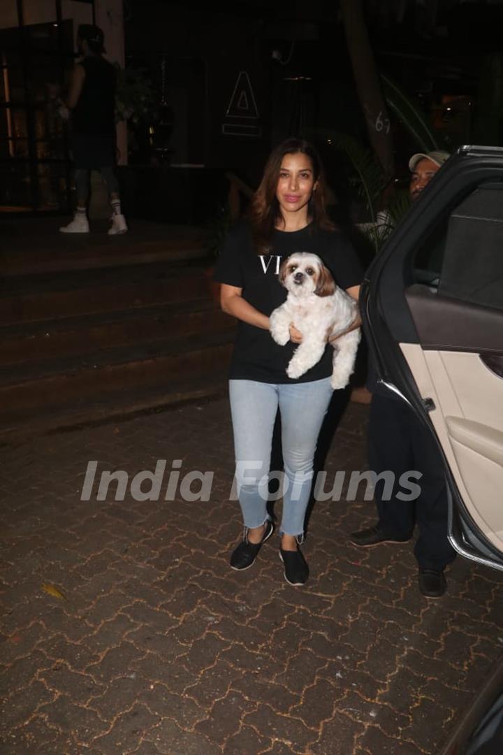 Sophie Choudry snapped around the town!