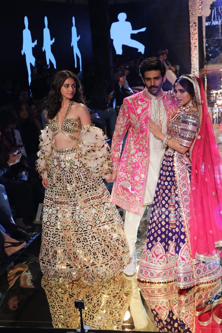 Kartik, Bhumi and Ananya walk the ramp as showstoppers for Abu Jani and Sandeep Khosla!