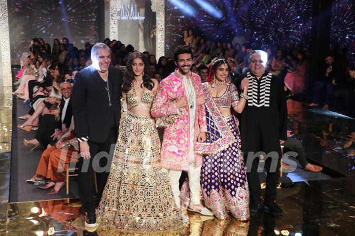 Kartik, Bhumi and Ananya walk the ramp as showstoppers for Abu Jani and Sandeep Khosla!