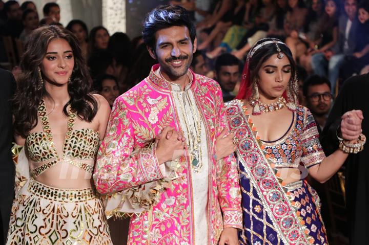 Kartik, Bhumi and Ananya walk the ramp as showstoppers for Abu Jani and Sandeep Khosla!