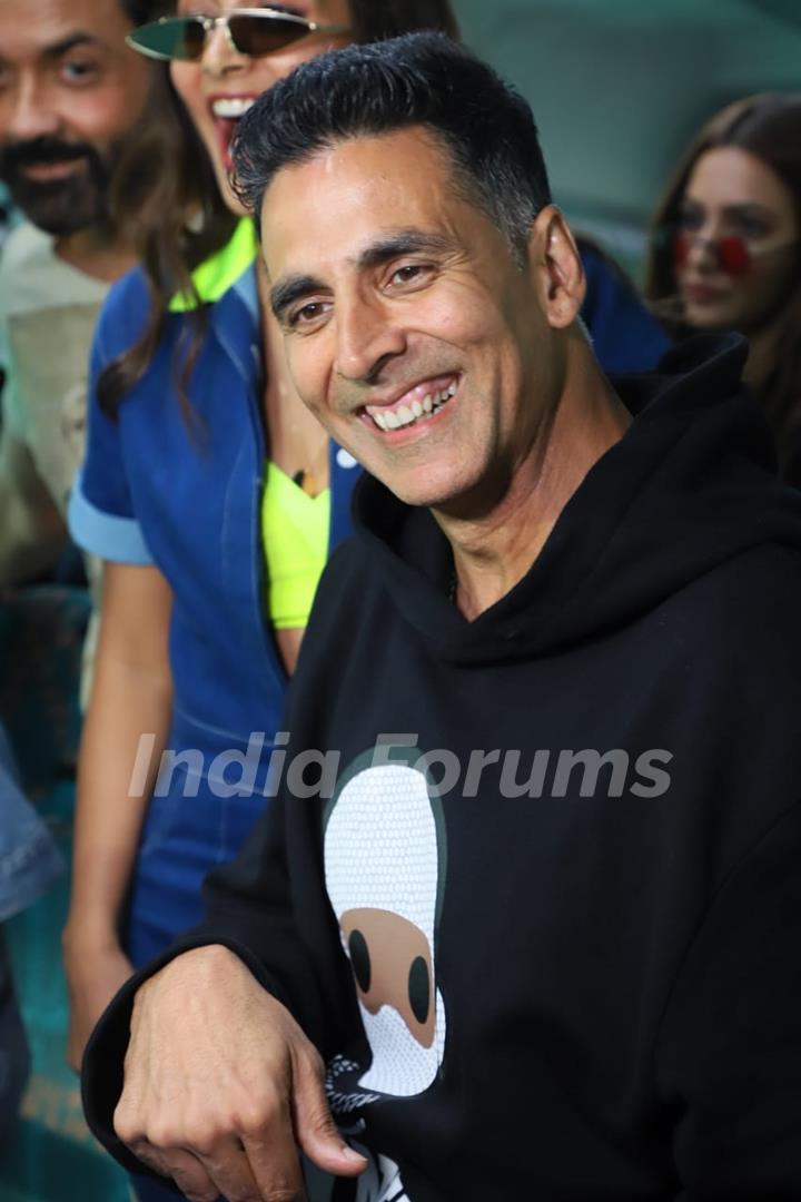 Housefull 4 promotional tour from Mumbai to Delhi on train!