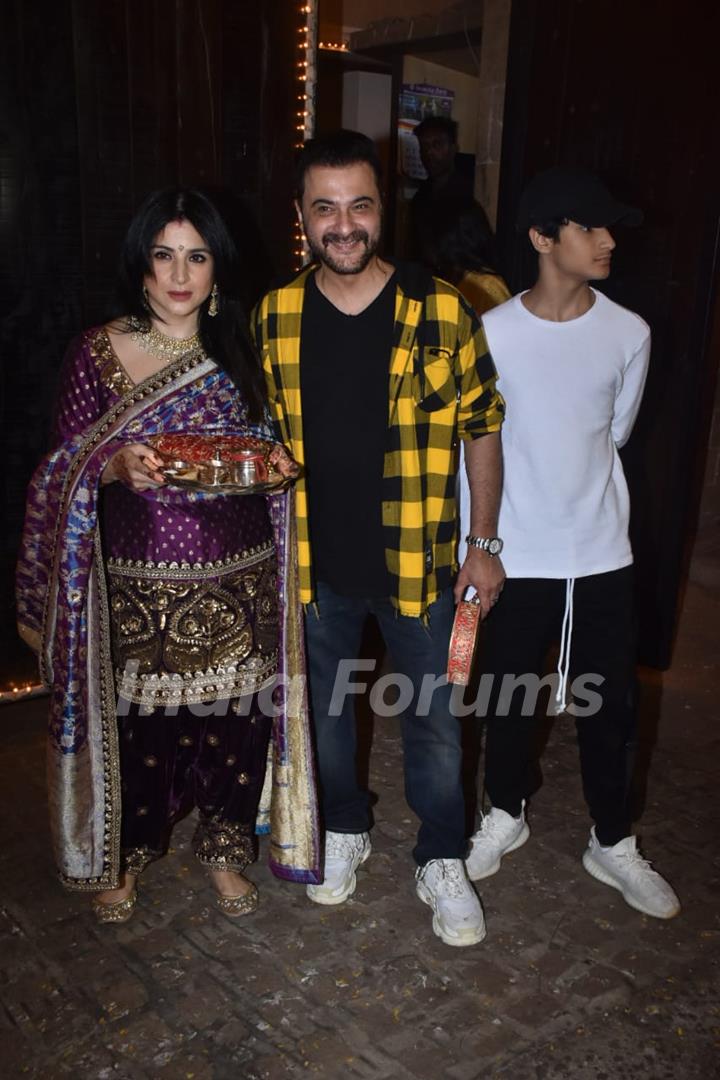 Sanjay Kapoor and Maheep Sandhu snapped at Anil Kapoor's residence for Karva Chauth!