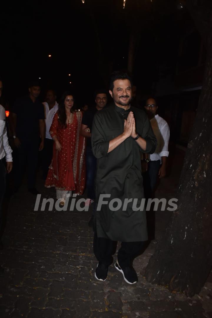 Bollywood celebrities celebrate Karva Chauth at Anil Kapoor house!