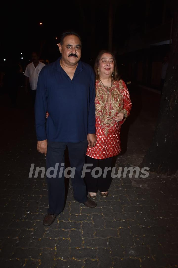 Bollywood celebrities celebrate Karva Chauth at Anil Kapoor house!