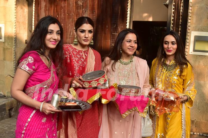 Bollywood celebrities celebrate Karva Chauth at Anil Kapoor house!