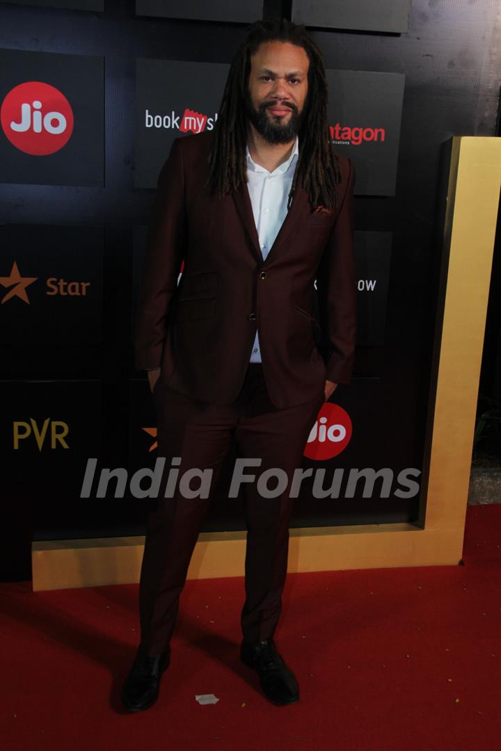 Bollywood celebrities walk the Red Carpet at Jio MAMI 2019! 