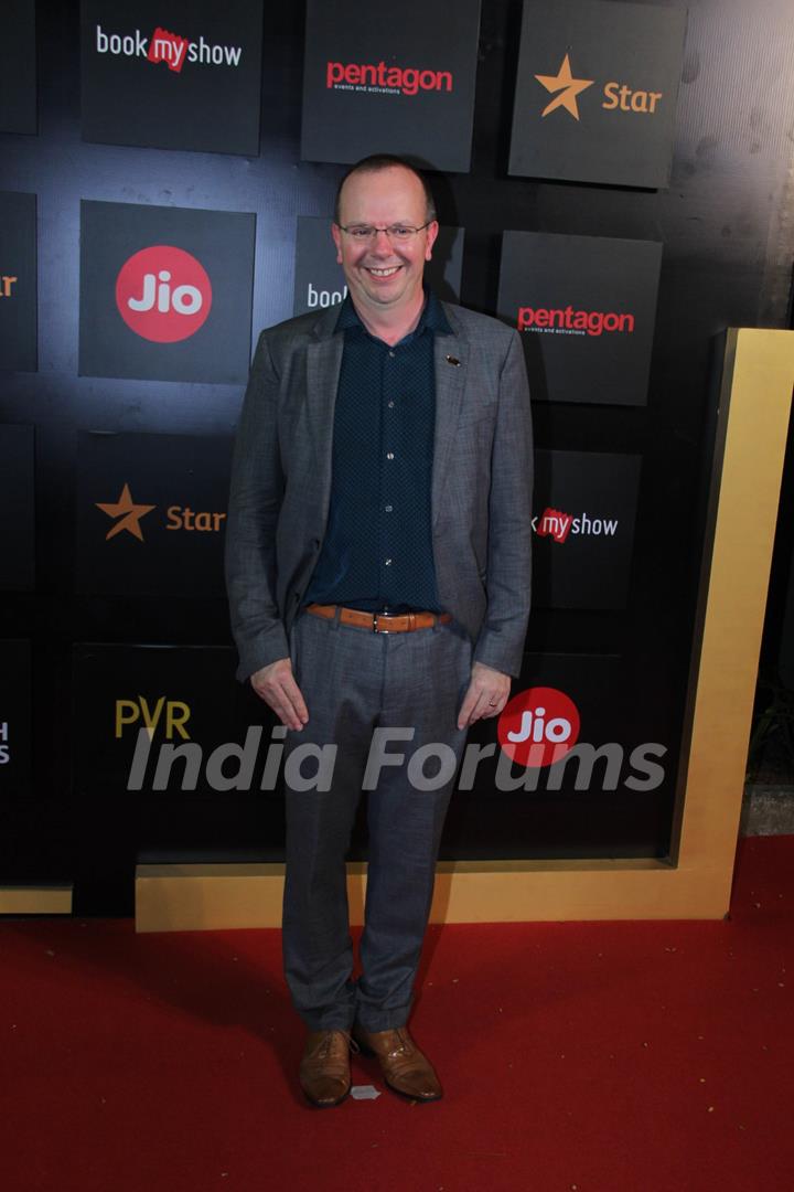 Bollywood celebrities walk the Red Carpet at Jio MAMI 2019! 