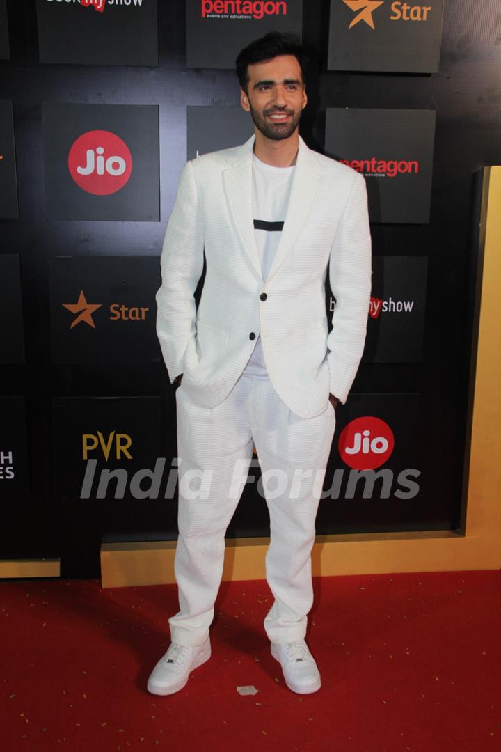 Bollywood celebrities walk the Red Carpet at Jio MAMI 2019! 