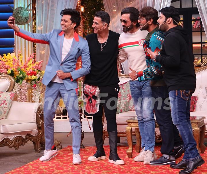 Riteish Deshmukh,  Chunky Pandey , Bobby Deol, Kapil Sharma and Akshay Kumar 