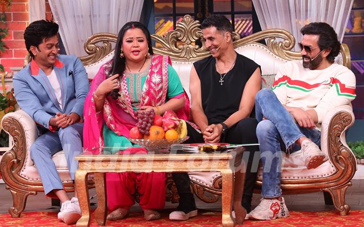 Riteish Deshmukh, Bharti Singh, Bobby Deol and Akshay Kumar 