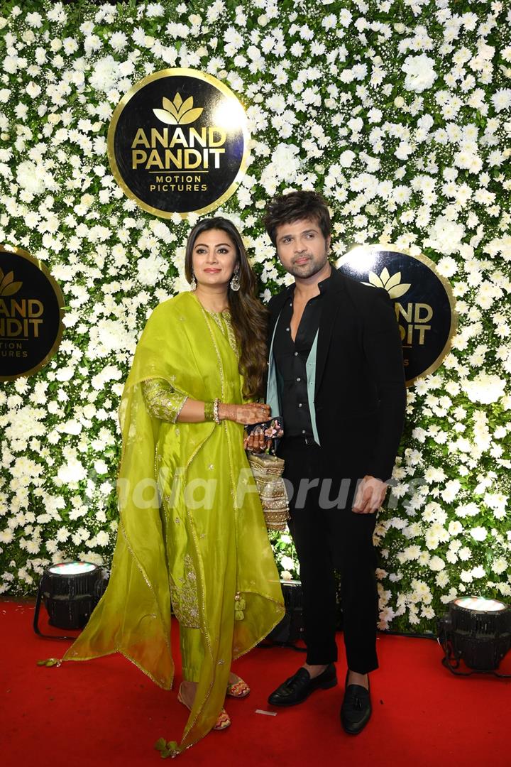 Himesh Reshamiya with wife