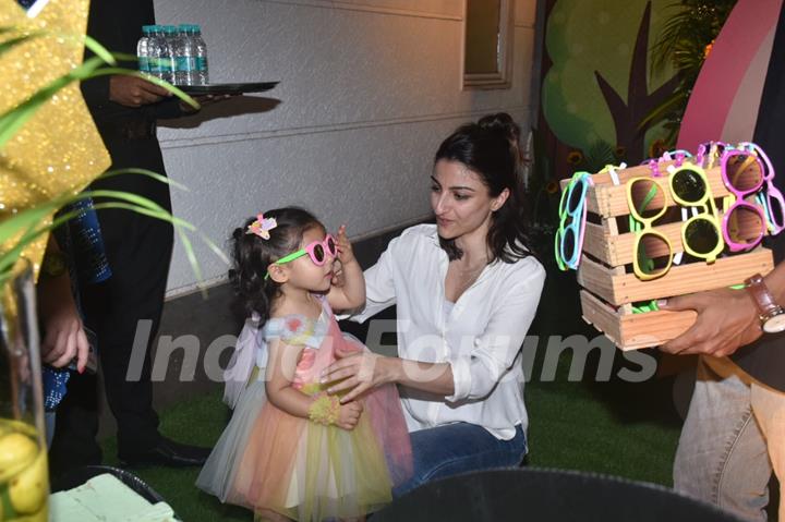 Inaaya Naumi Kemmu and Soha Ali Khan at Radhya Takhtani's Birthday Bash!