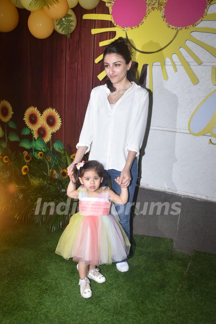 Inaaya Naumi Kemmu and Soha Ali Khan at Radhya Takhtani's Birthday Bash!