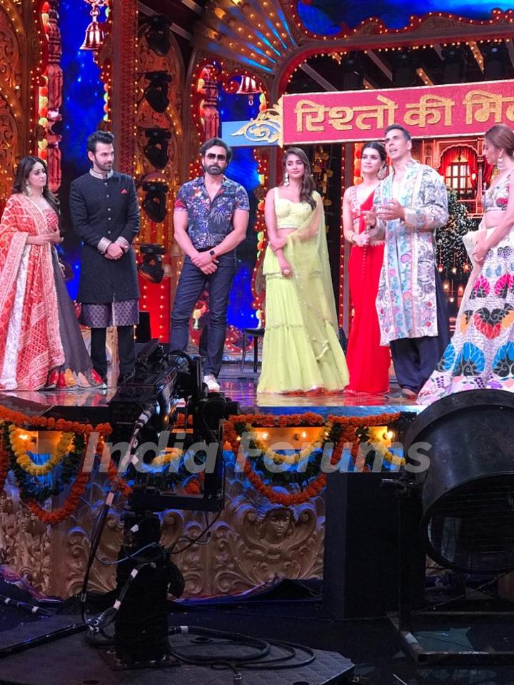 Karan V Grover, Dipika Kakar, Akshay Kumar, Kriti Sanon, Kriti Kharbanda, Pooja Hegde, Bobby Deol