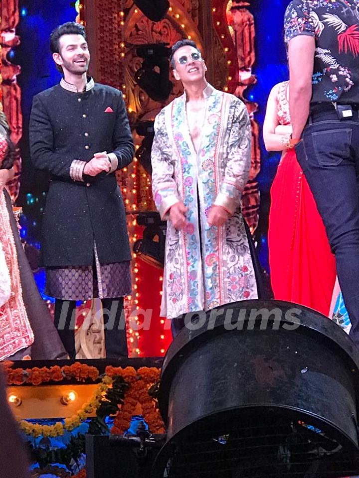 Karan V Grover, Akshay Kumar and Kriti Sanon