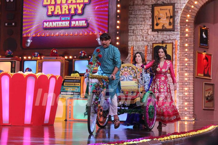 Tabu and Farah on sets of Movie Masti with Maniesh Paul